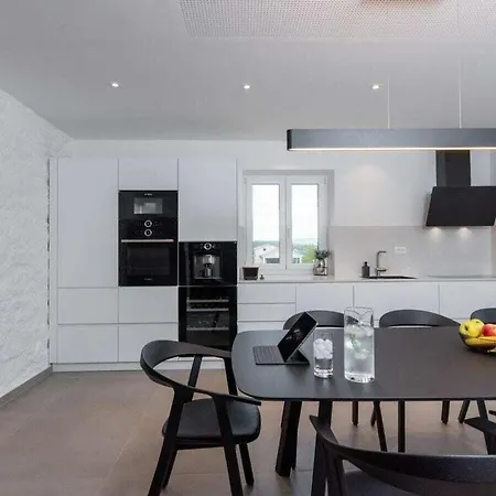 Lilium Comfortable Holiday Villa